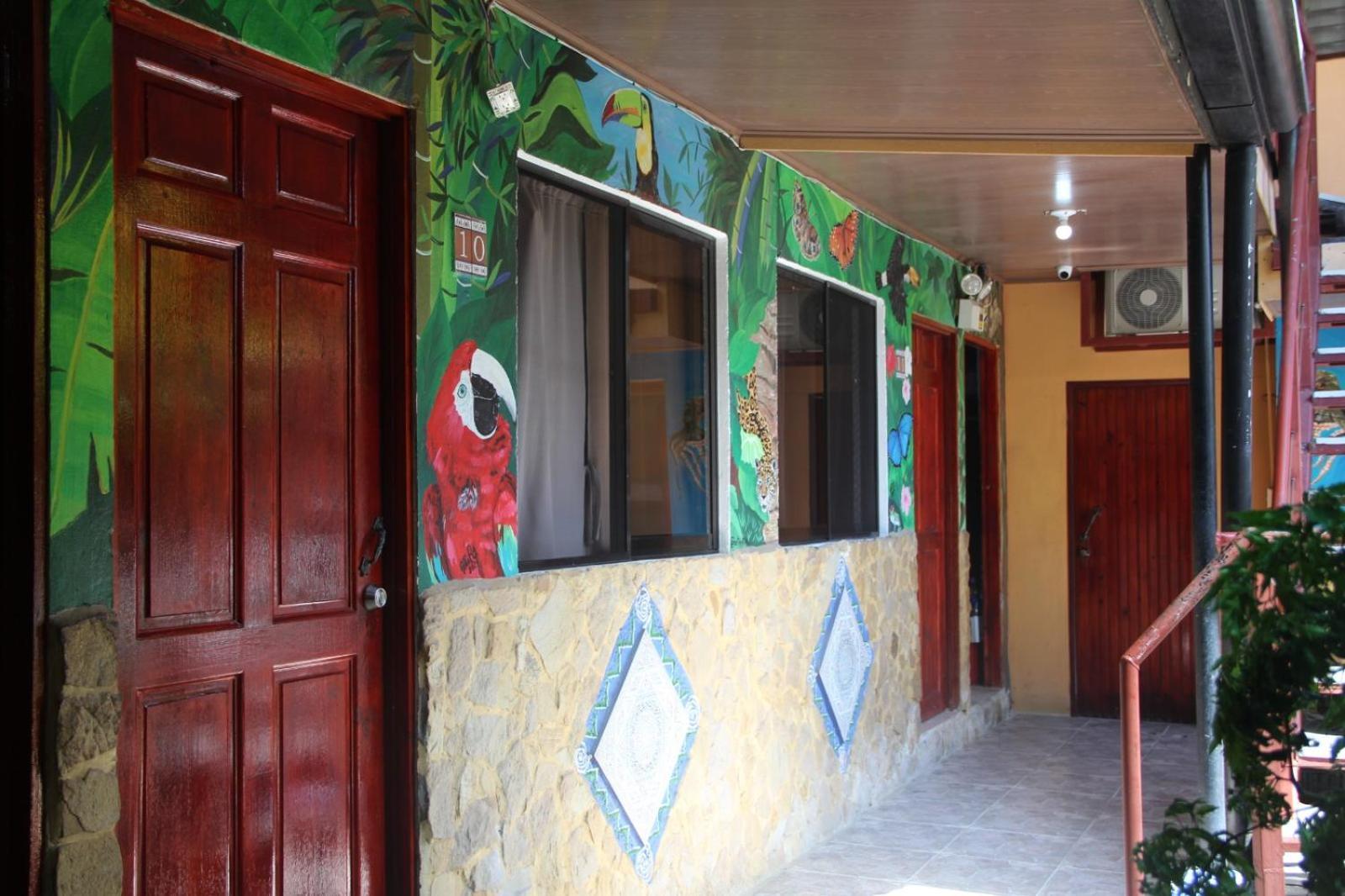 Costa Linda Art Hostel Manuel Antonio Exterior photo